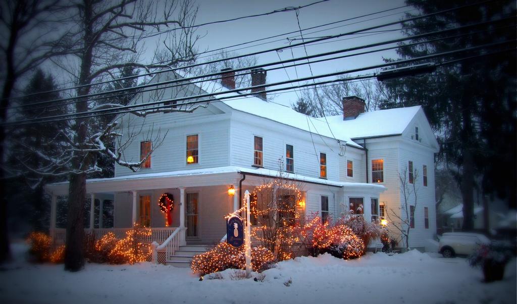 Riverwind Inn Bed And Breakfast Deep River Exterior foto