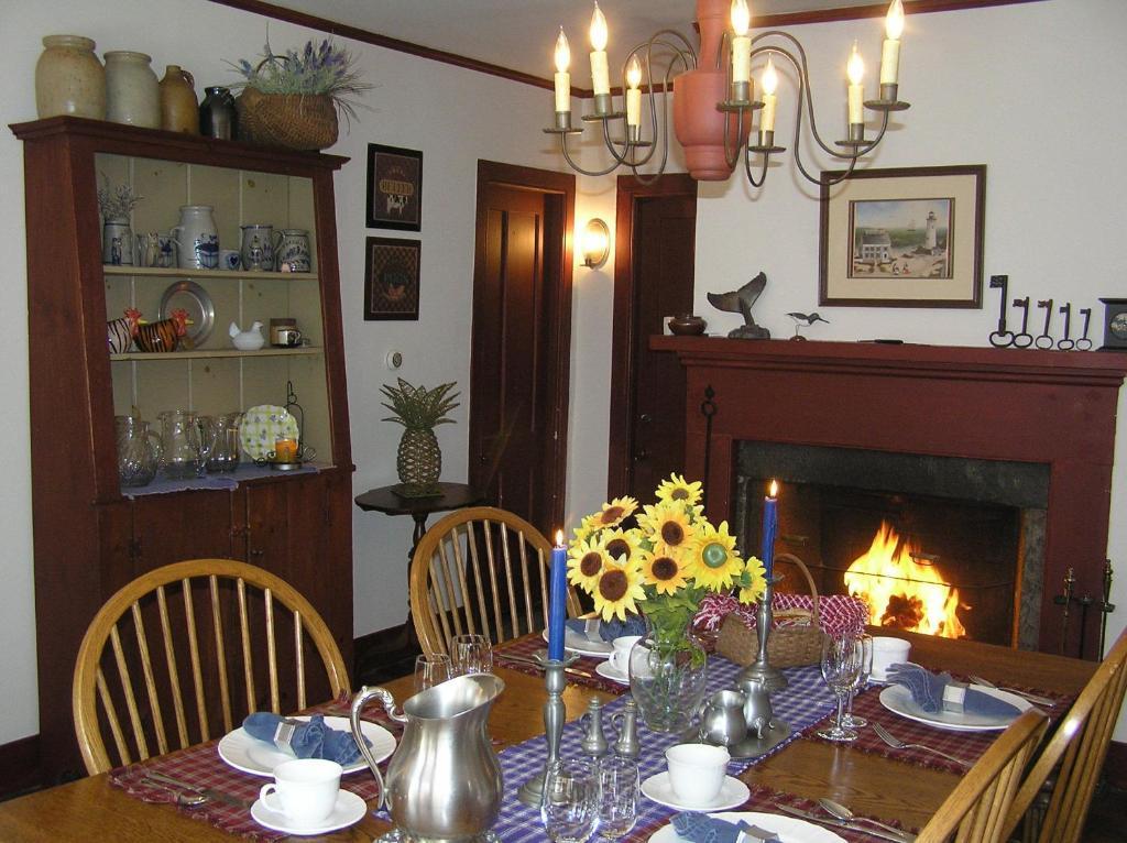Riverwind Inn Bed And Breakfast Deep River Exterior foto